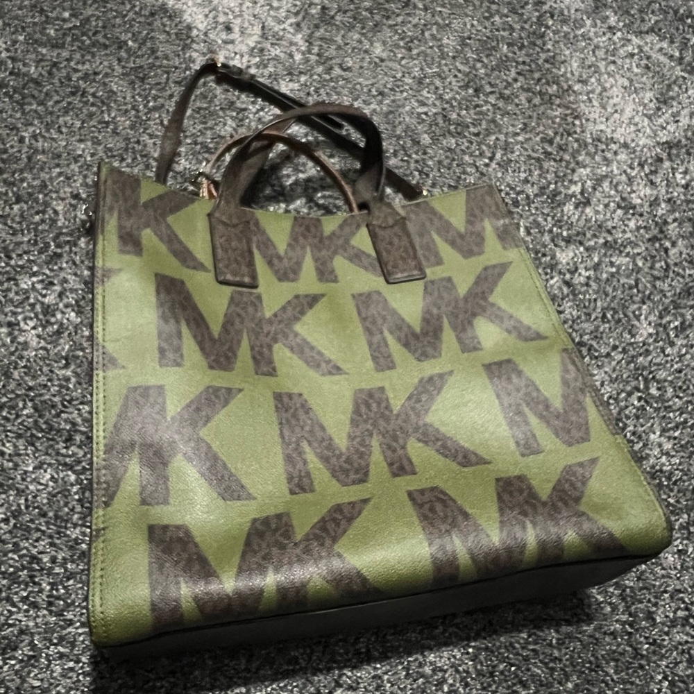 Michael Kors handbag never used
